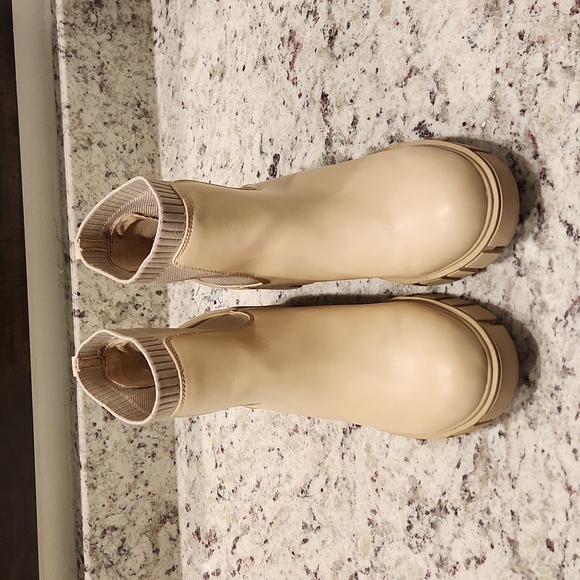 SO Women's Tan Memory Foam Chelsea Boots (Size 9.5) - Picture 6 of 12